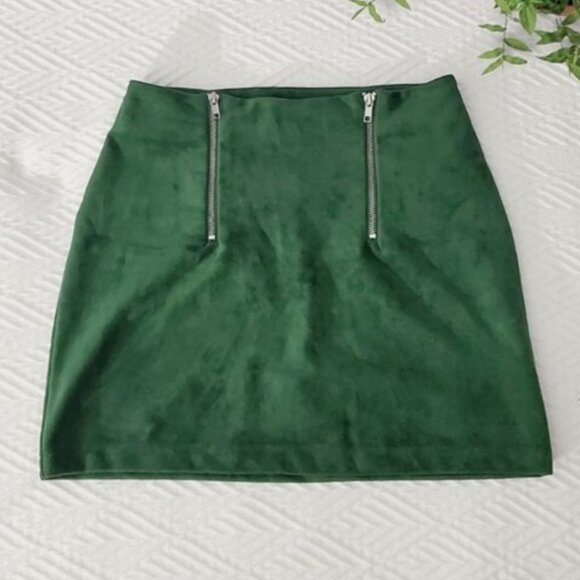 Green Buttery Soft Suedette Zippered Mini Skirt- NWOT - Picture 1 of 4